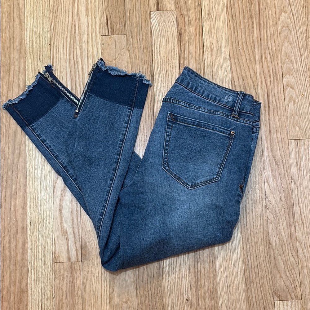 Kensie Frayed Hem Jeans